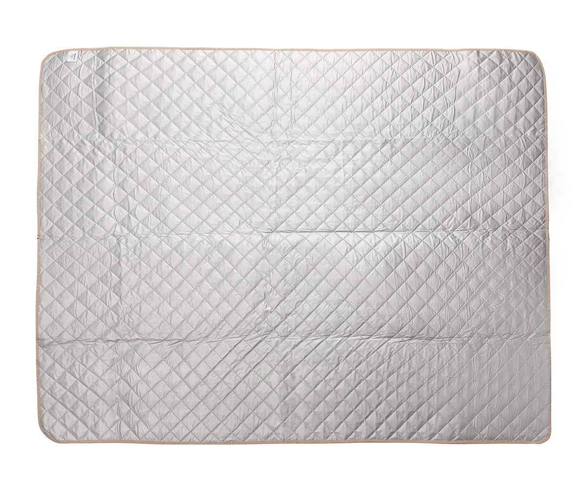 Couverture Pique-Nique Stripes Apricot Monnëka imperméable et anti-sable avec sangle de transport pour plage et pique-nique.