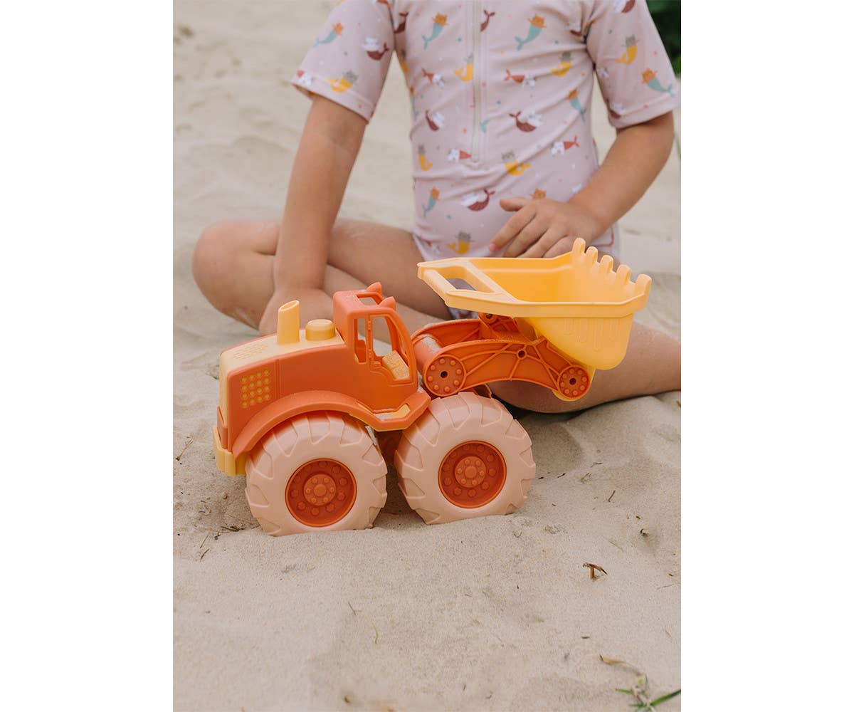 Bulldozer Pelleteuse Orange Monnëka pour enfants dès 6 mois avec pelle mobile et roues souples pour jouer dans le sable et à la plage.