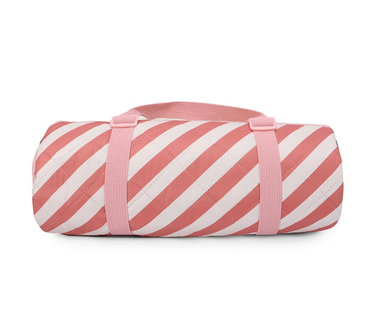 Couverture Pique-Nique Stripes Bloom & Blush Monnëka imperméable et anti-sable avec sangle de transport pour plage et pique-nique.