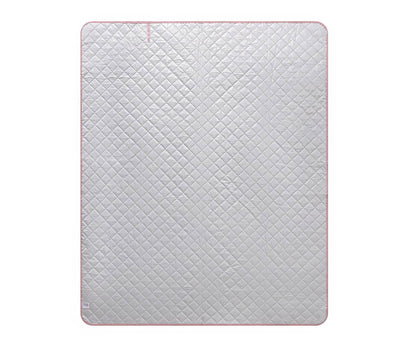 Couverture Pique-Nique Stripes Bloom & Blush Monnëka imperméable et anti-sable avec sangle de transport pour plage et pique-nique.