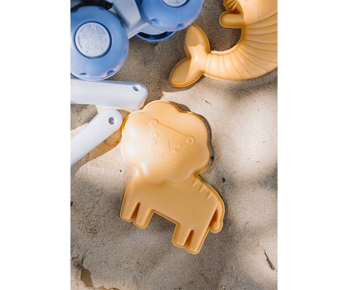 Set de Jouets de Plage Hippos Monnëka avec seau, pelle, camion et accessoires de sable pour enfants dès 6 mois.