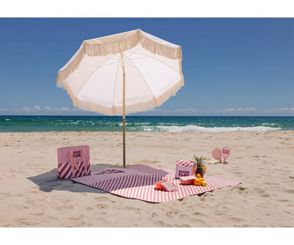 Couverture Pique-Nique Stripes Bloom & Blush Monnëka imperméable et anti-sable avec sangle de transport pour plage et pique-nique.