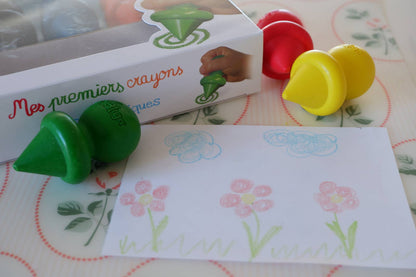 Boîte Mes Premiers Crayons CréaLign’ avec 6 crayons de cire ergonomiques lavables pour enfants dès 1 an.